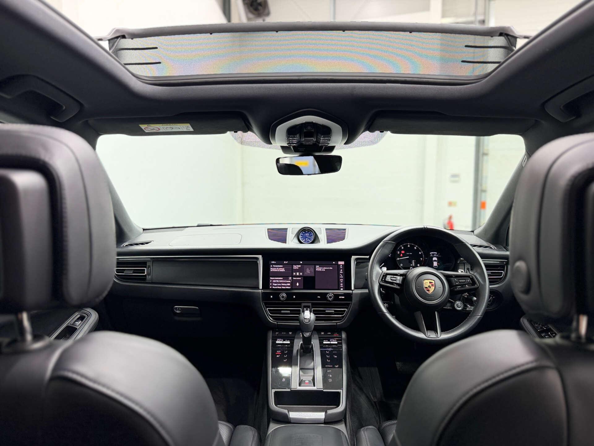 Porsche Macan view 18