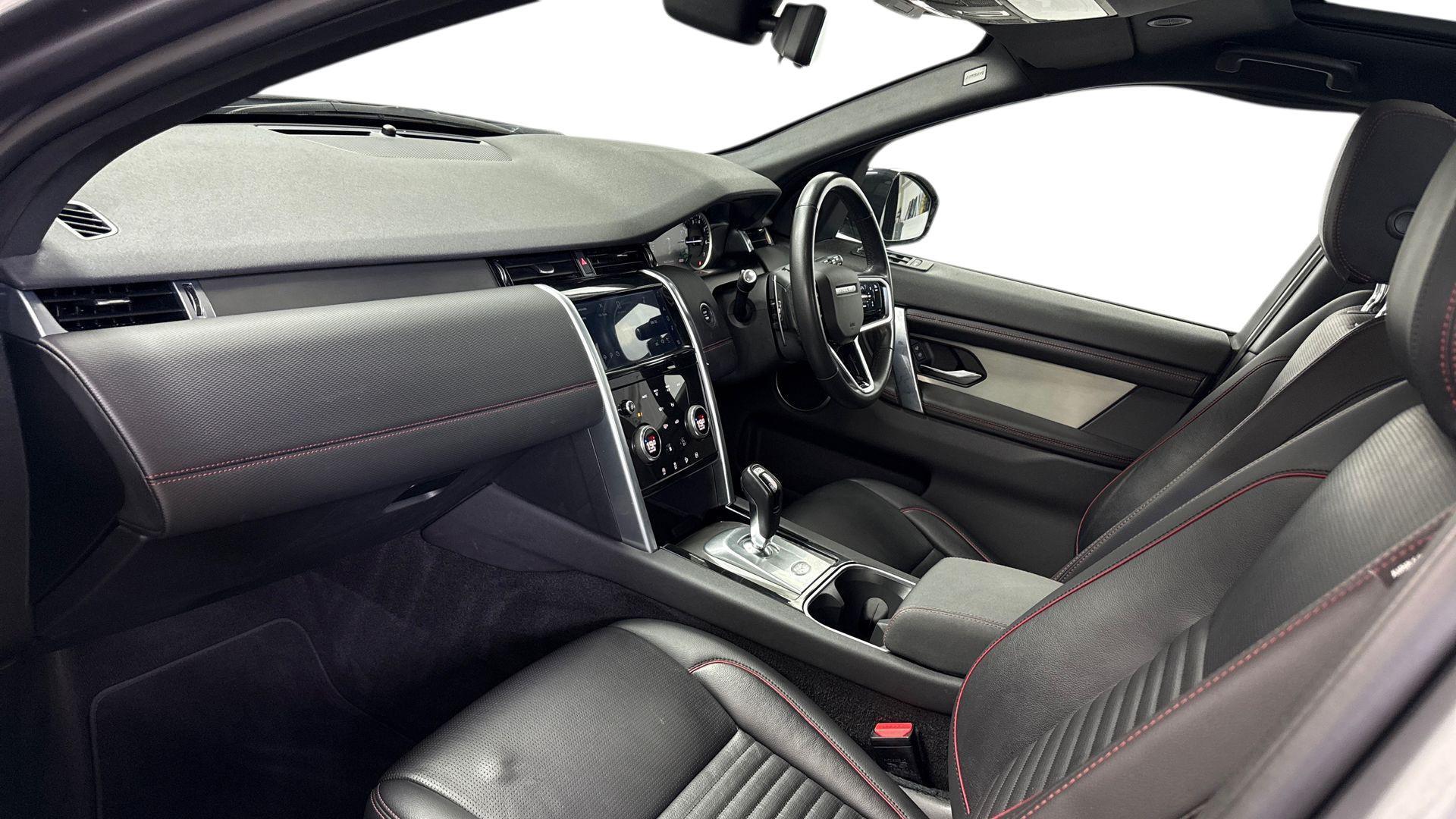Land Rover Discovery Sport view 3