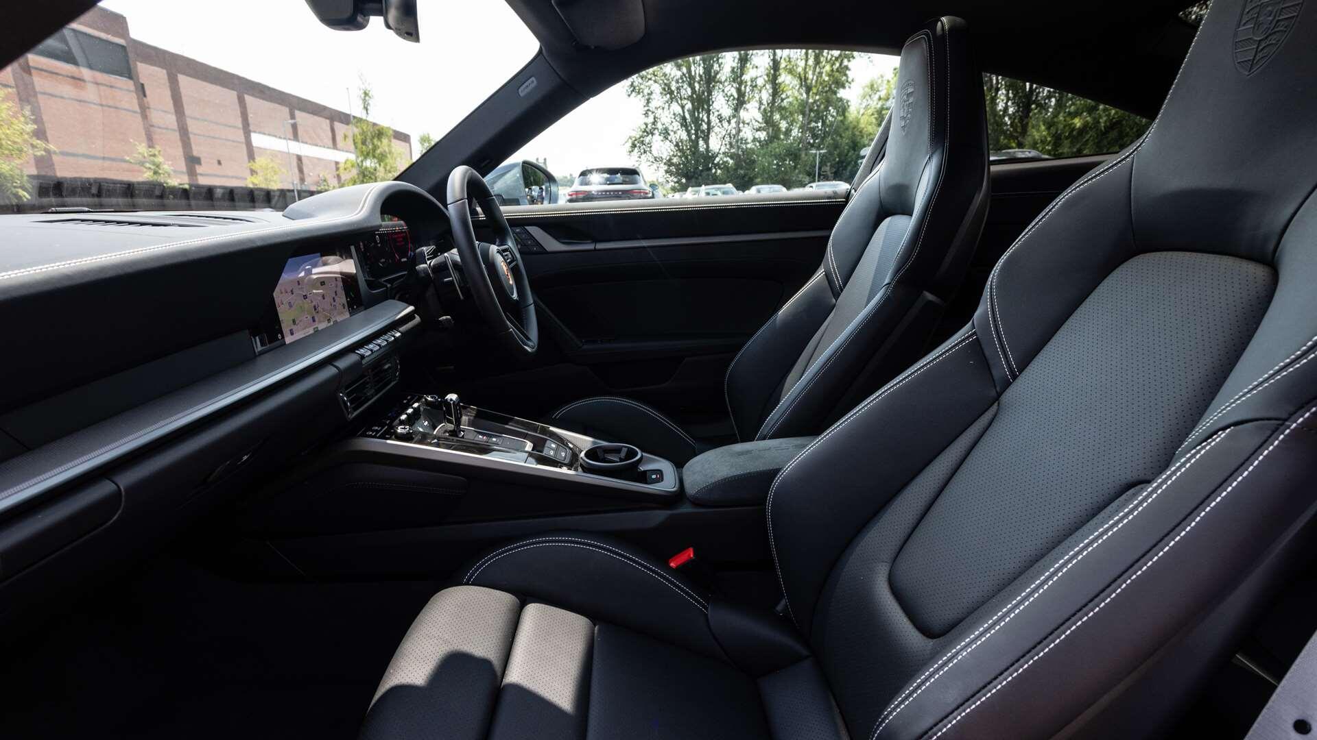 Porsche 911 view 4