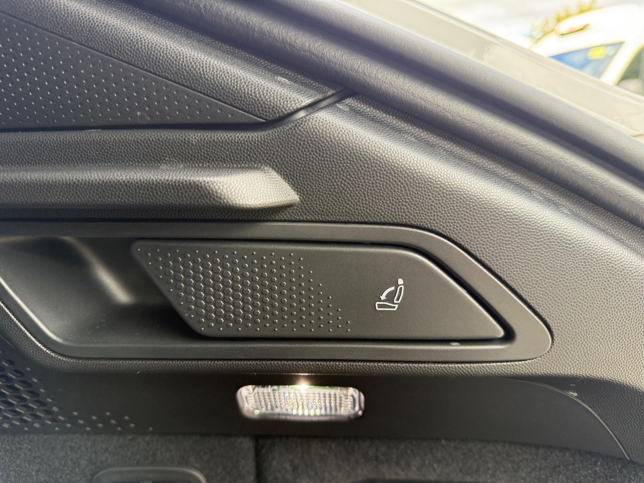 Porsche Macan view 20