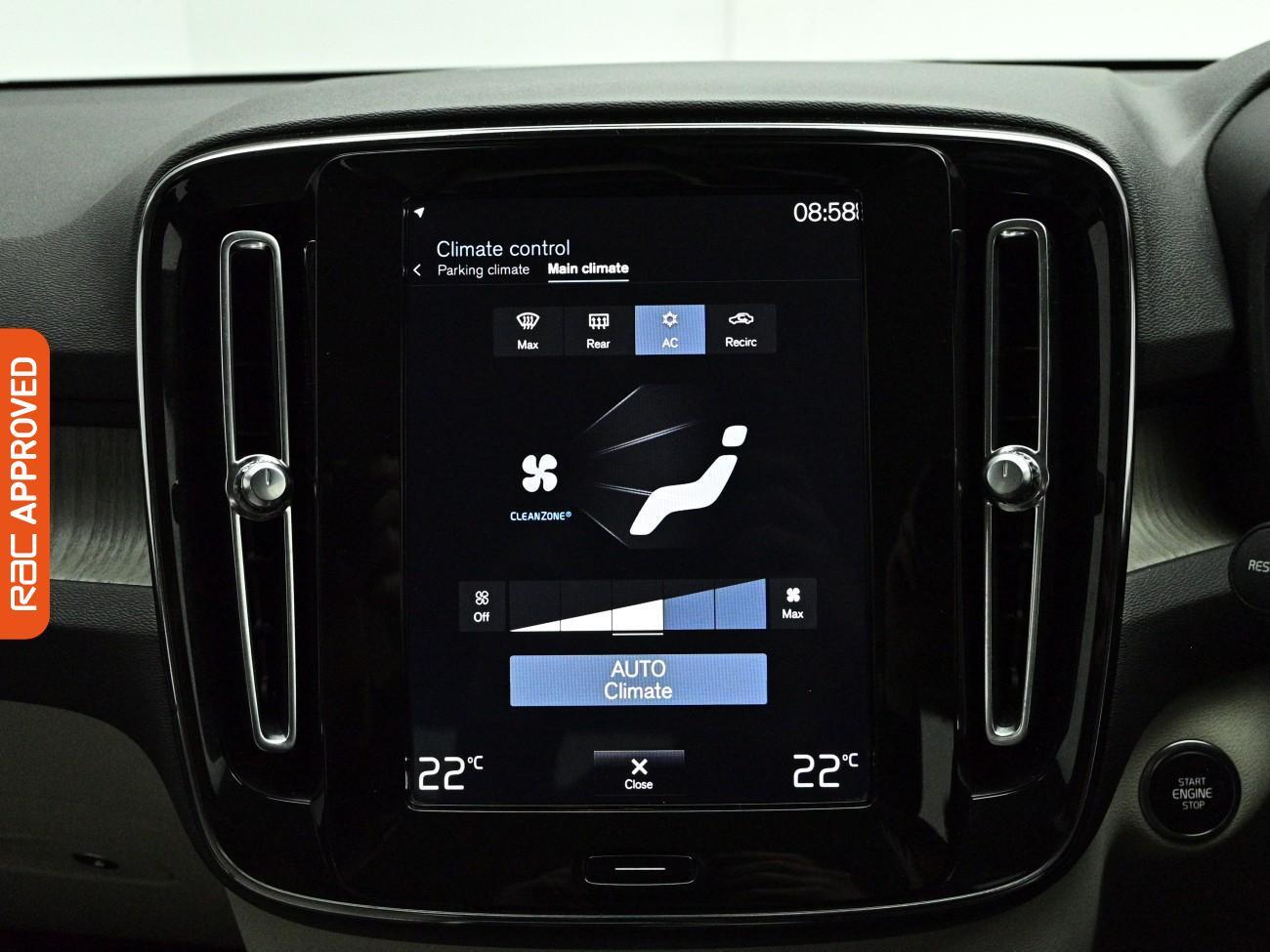 Volvo XC40 view 16