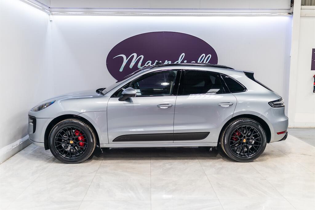 Porsche Macan view 3