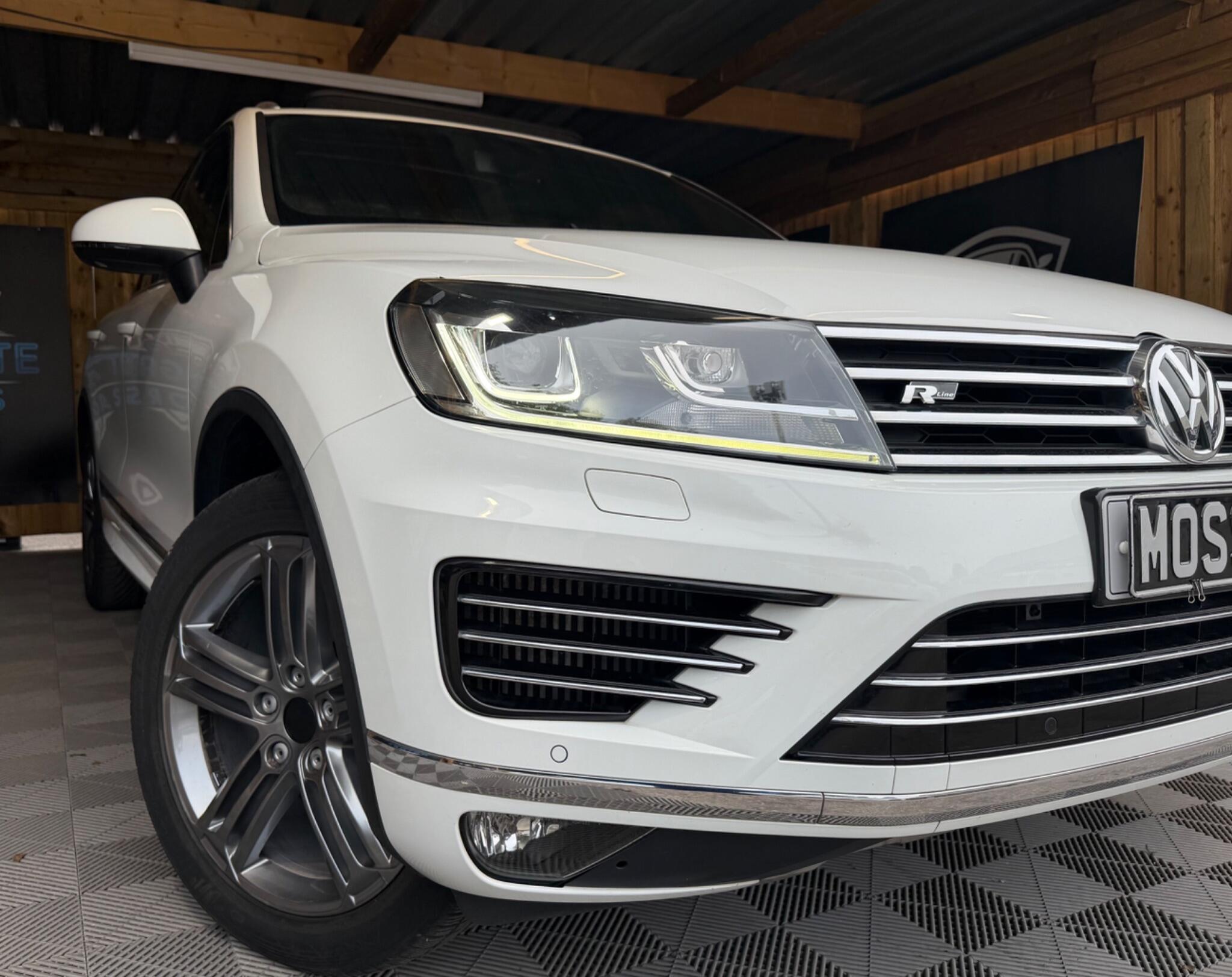 Volkswagen Touareg view 2