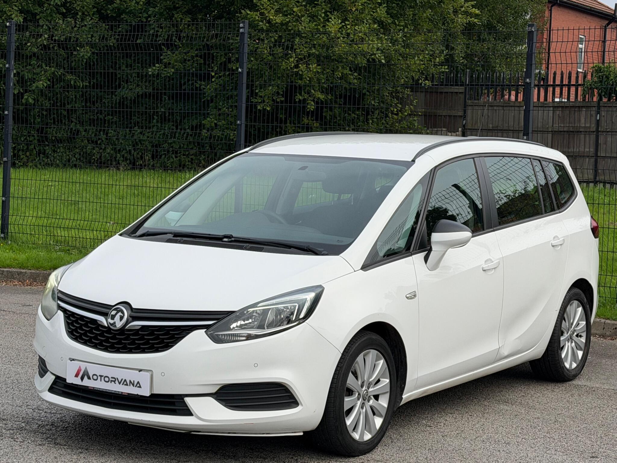 Vauxhall Zafira Tourer view 3