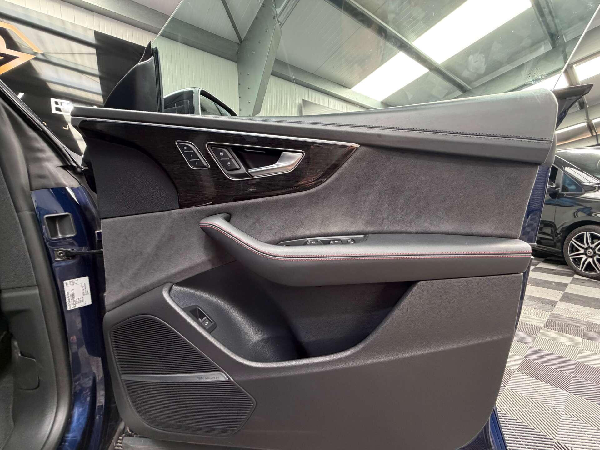 Audi RSQ8 view 16