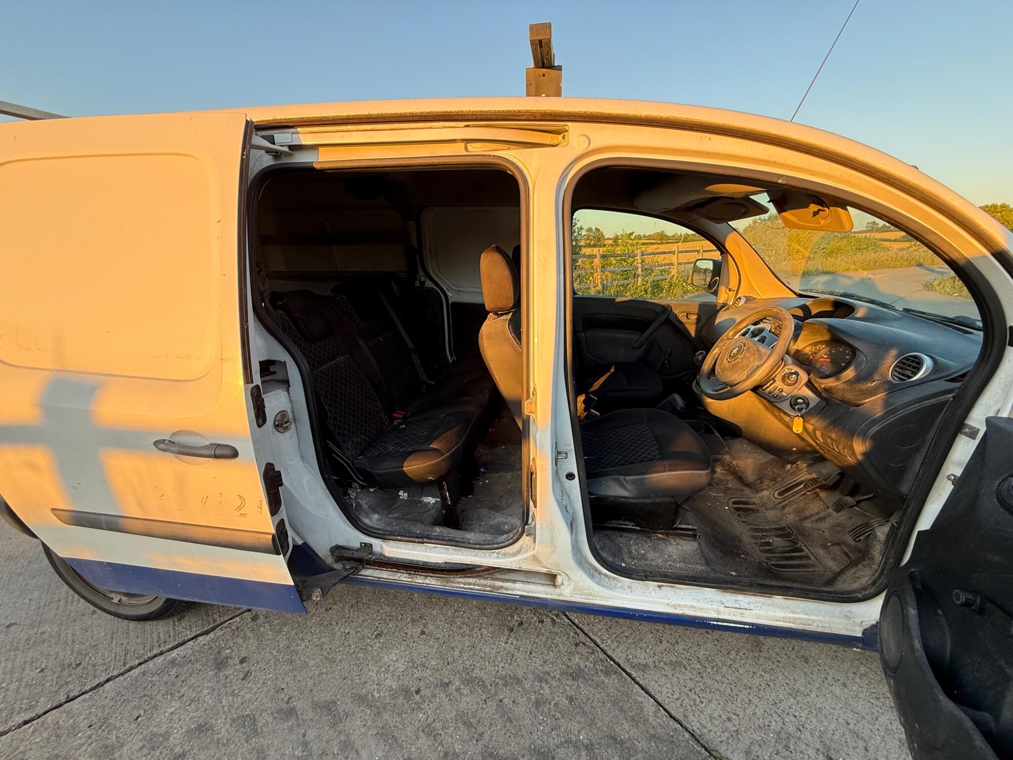 Renault Kangoo Maxi 1.5 LL21 dCi FWD L3 H1 4dr — photo 31 of 68