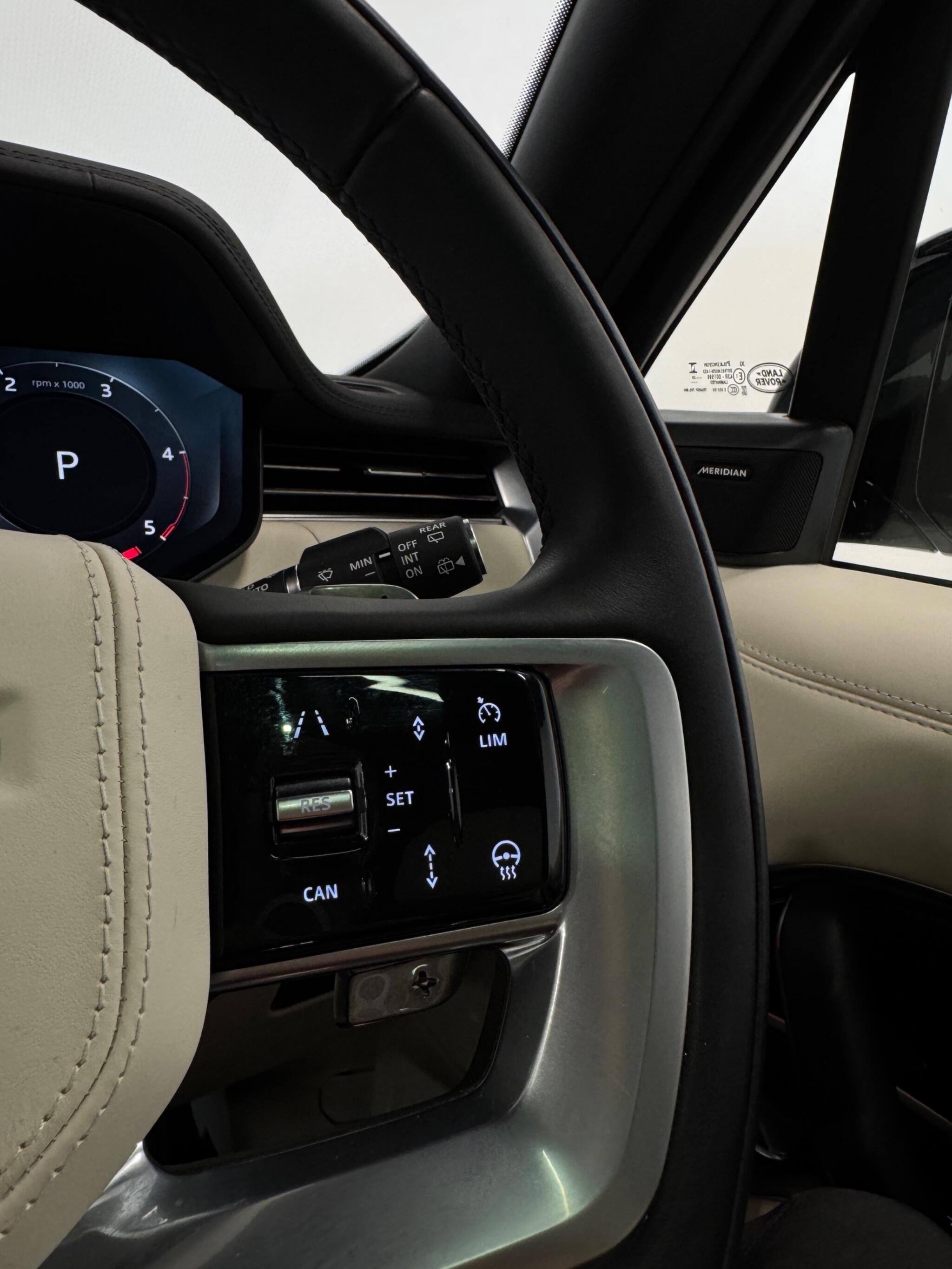Land Rover Range Rover view 32