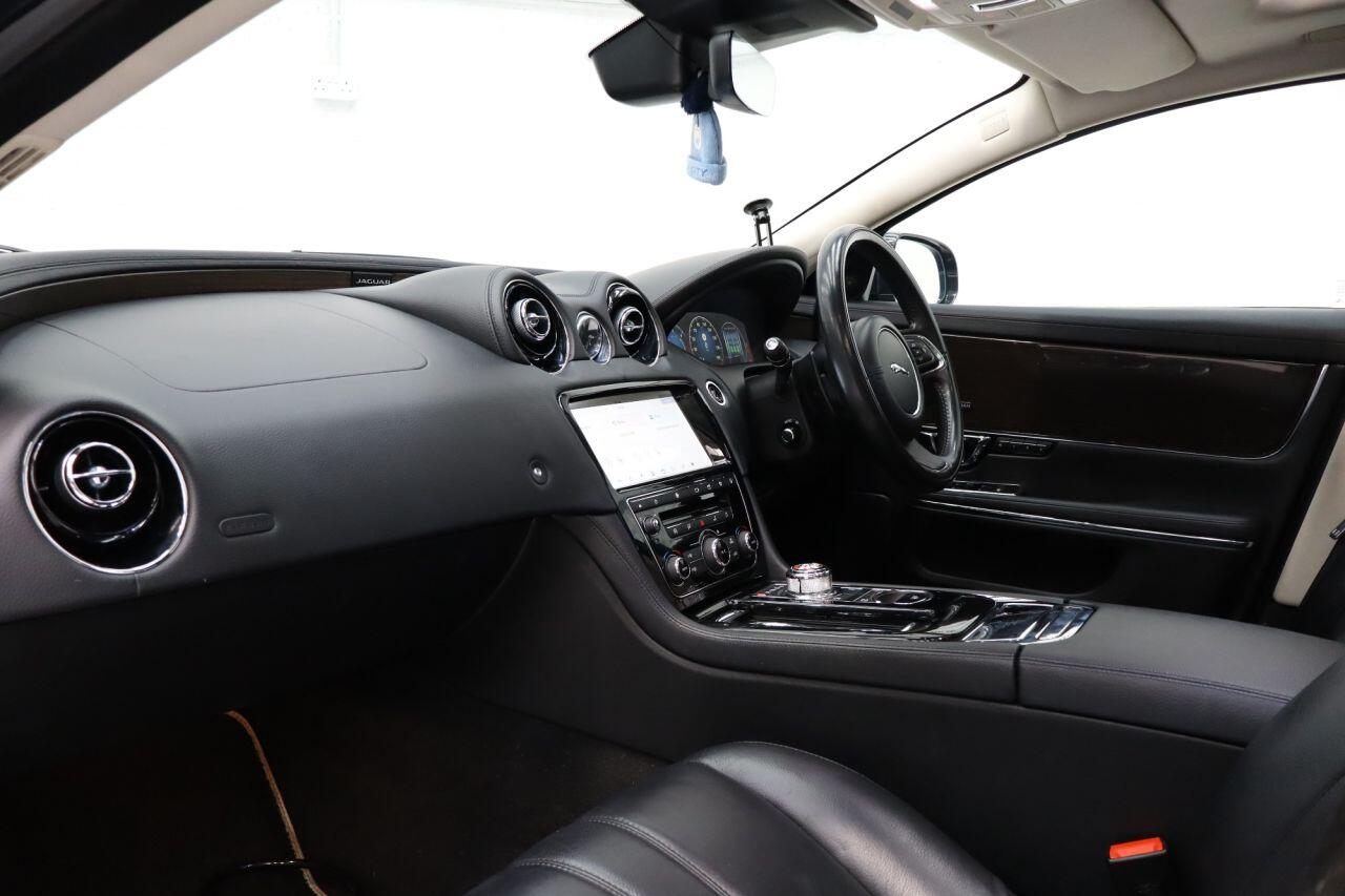 Jaguar XJ view 10