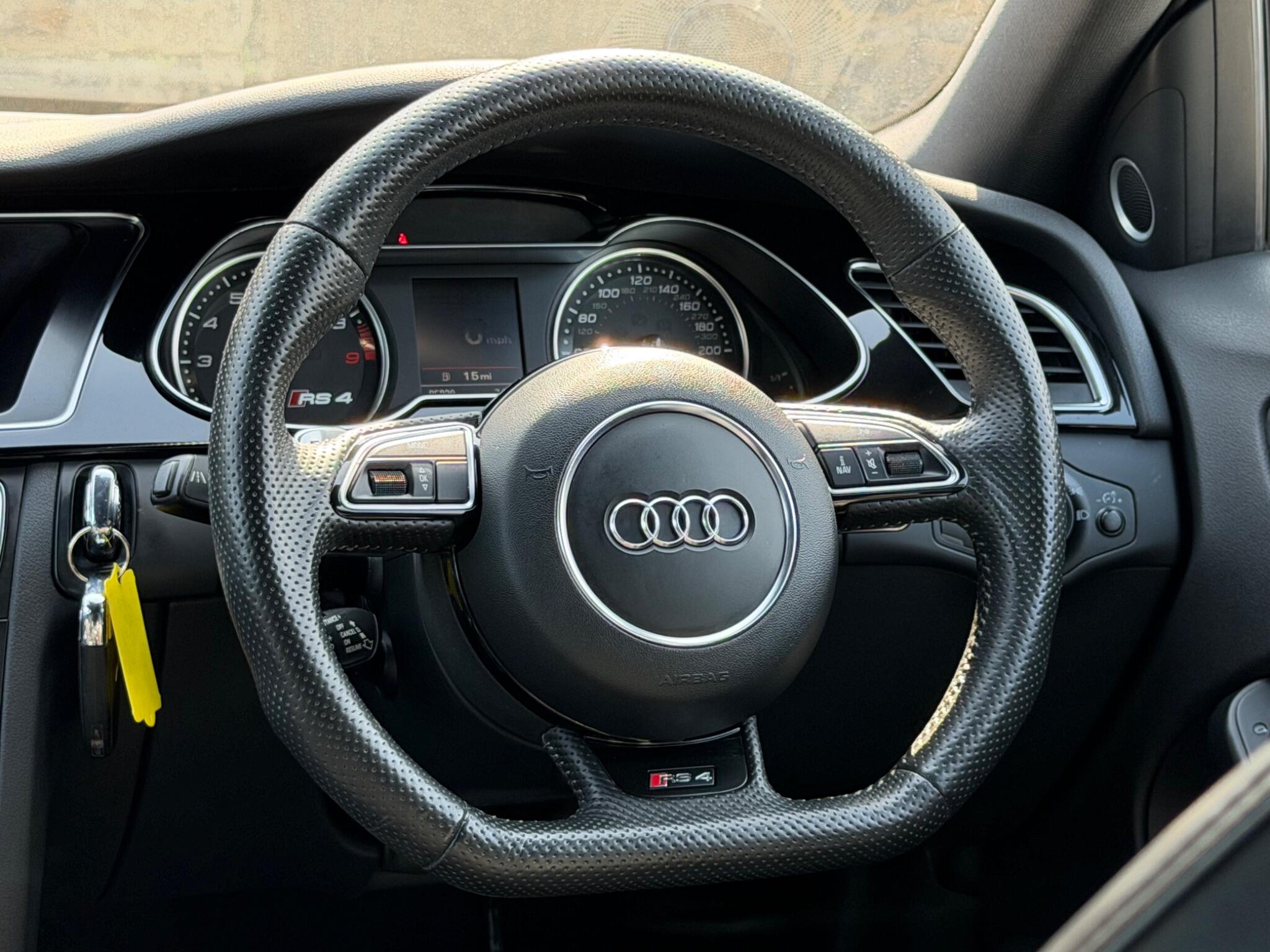 Audi RS4 view 25