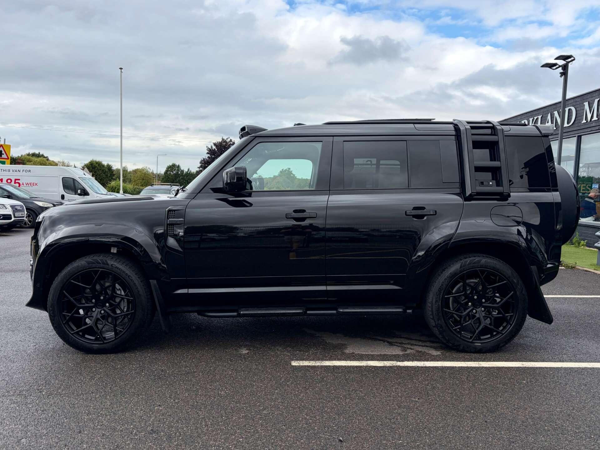 Land Rover Defender 110 view 5