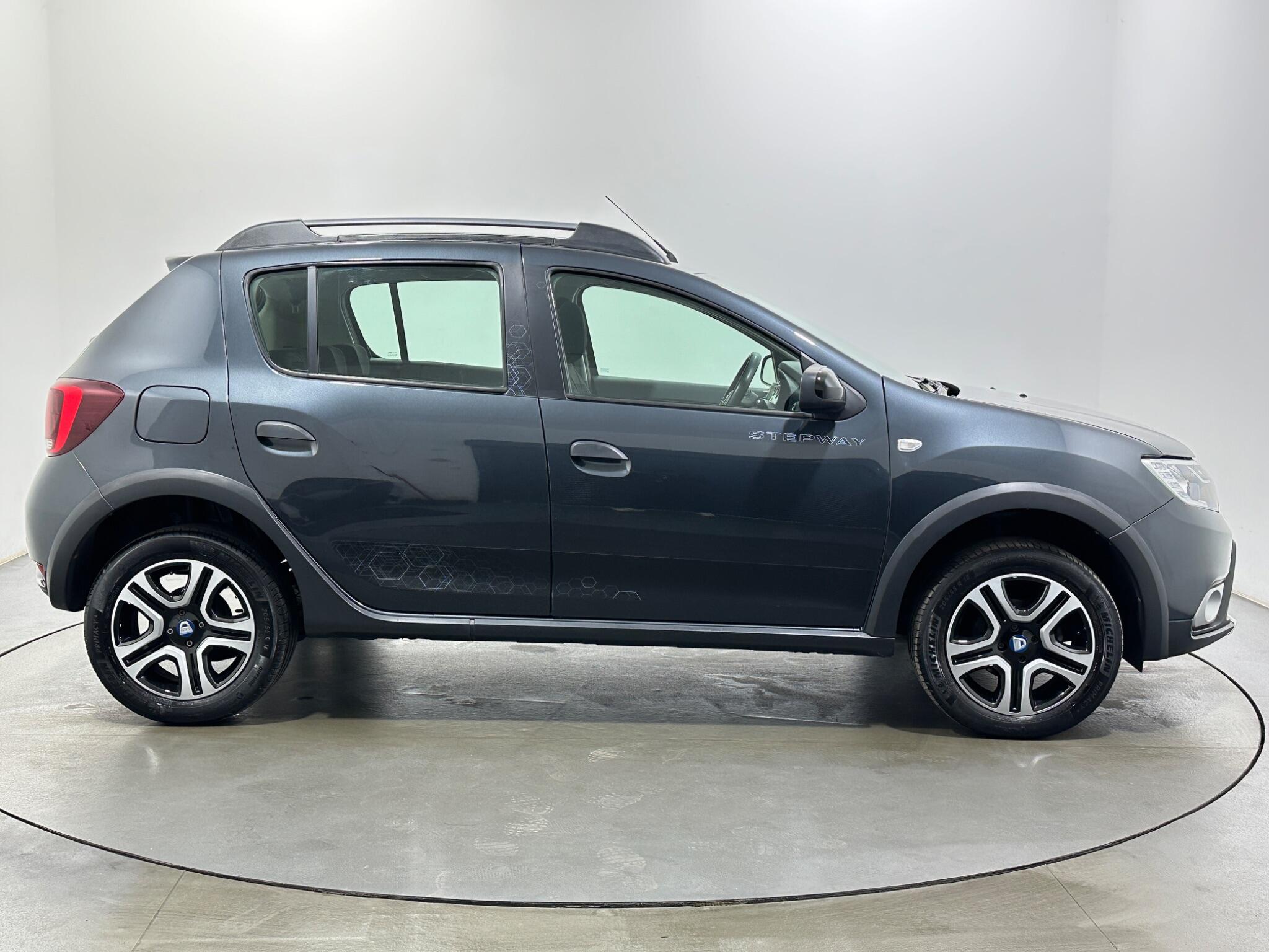 Dacia Sandero Stepway view 9
