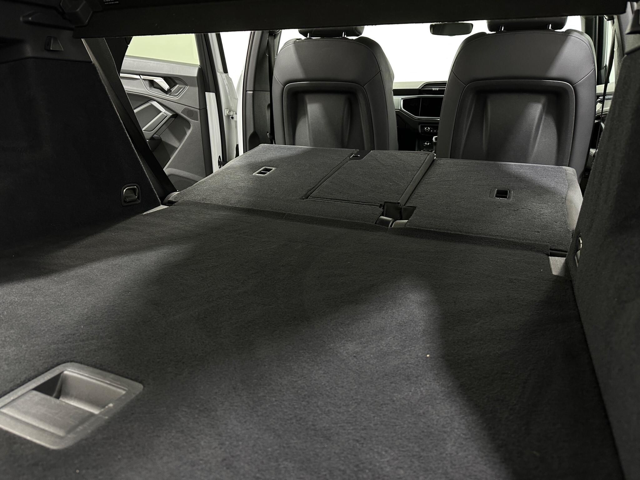 Audi Q3 view 44