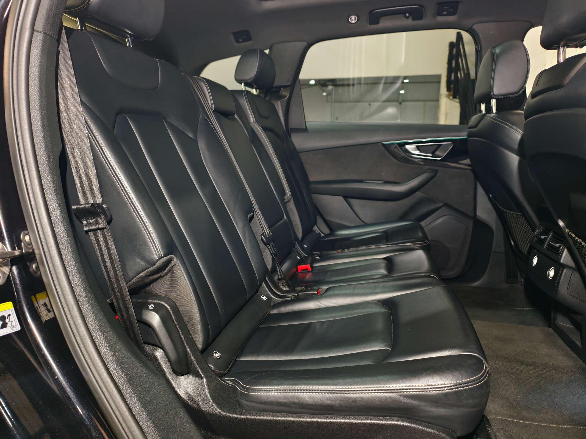 Audi Q7 view 18