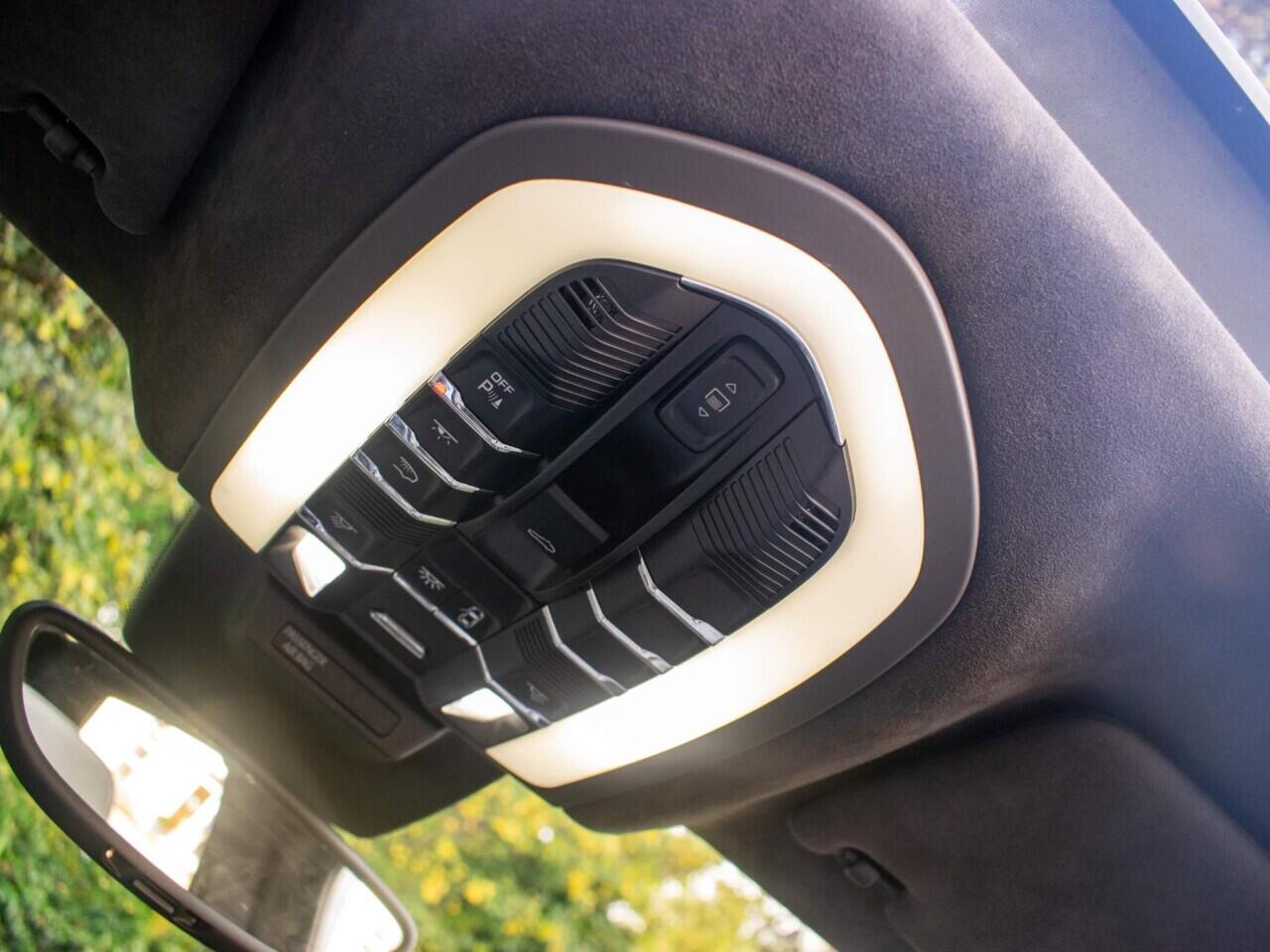 Porsche Macan view 33