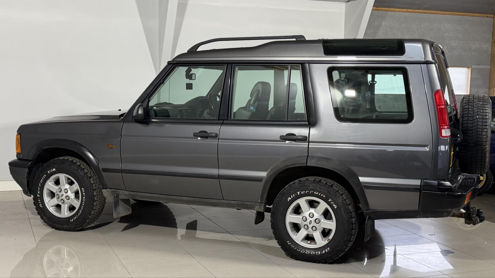 Land Rover Discovery 4 view 8