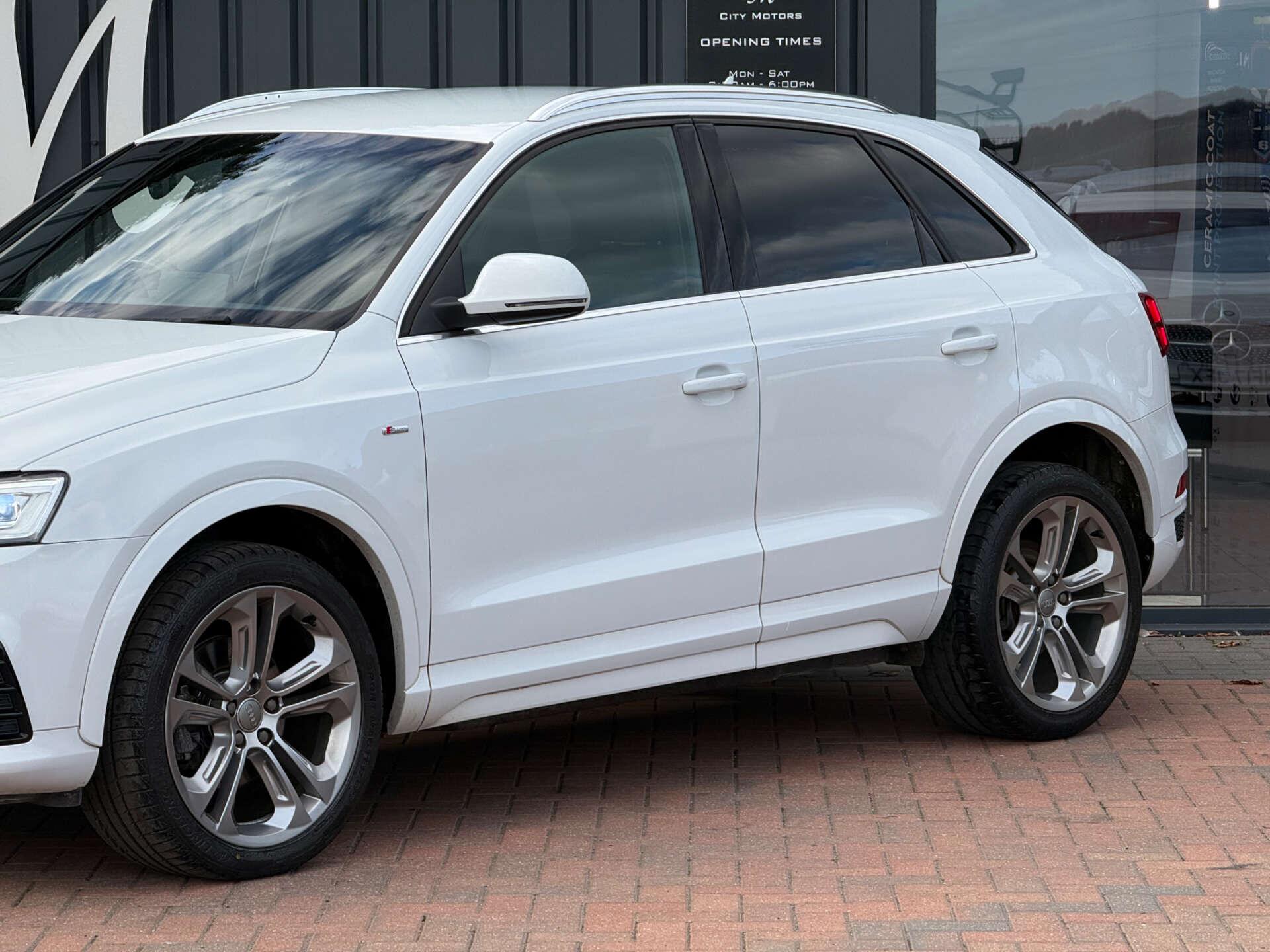 Audi Q3 view 3