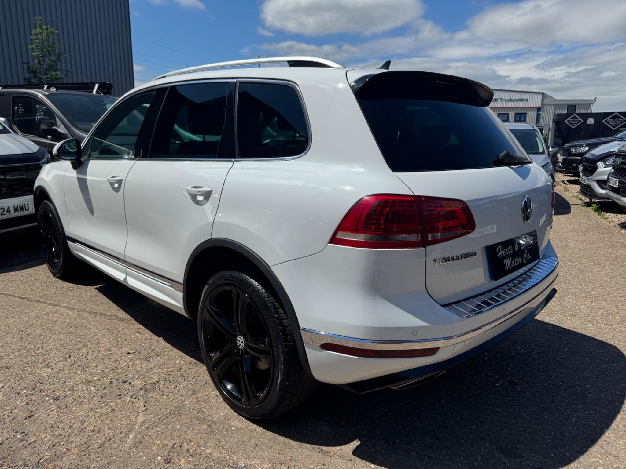 Volkswagen Touareg view 7