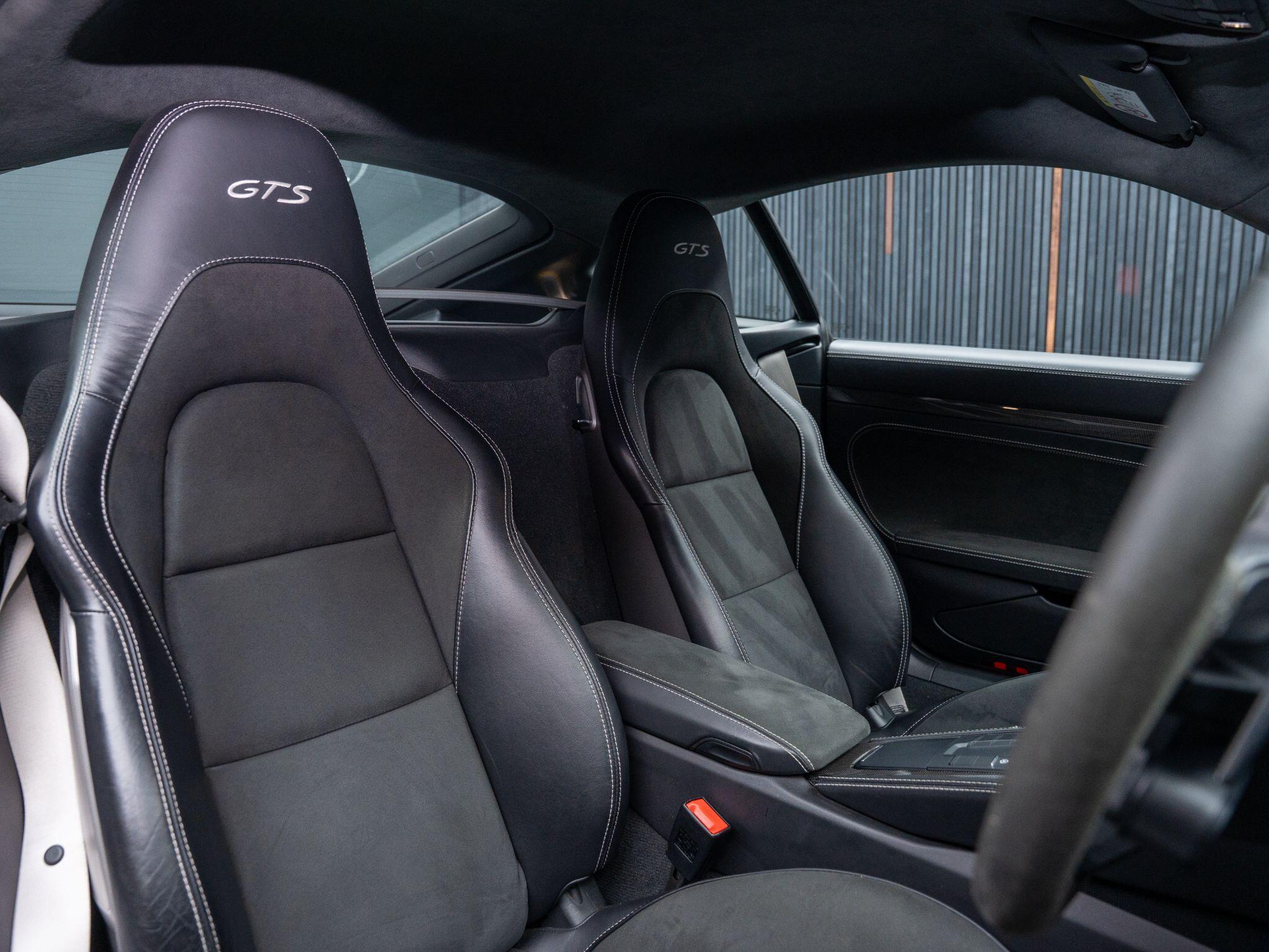 Porsche Cayman view 12