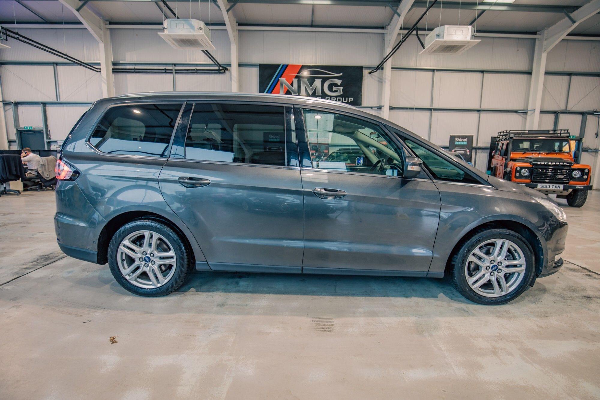 Ford Galaxy view 22