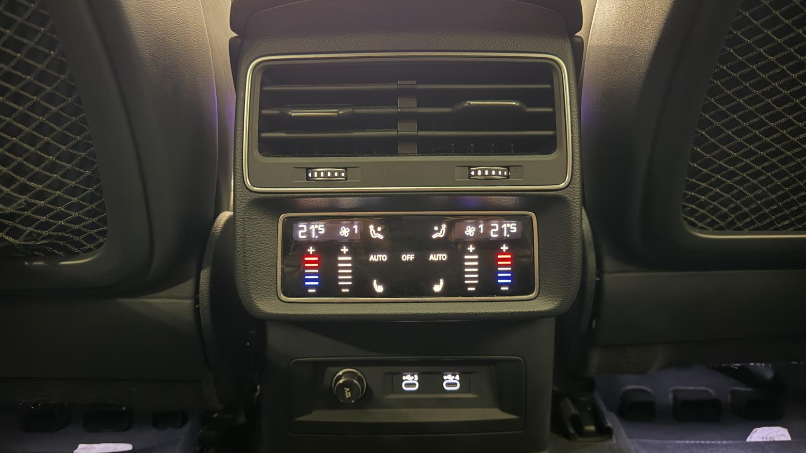 Audi Q7 view 37