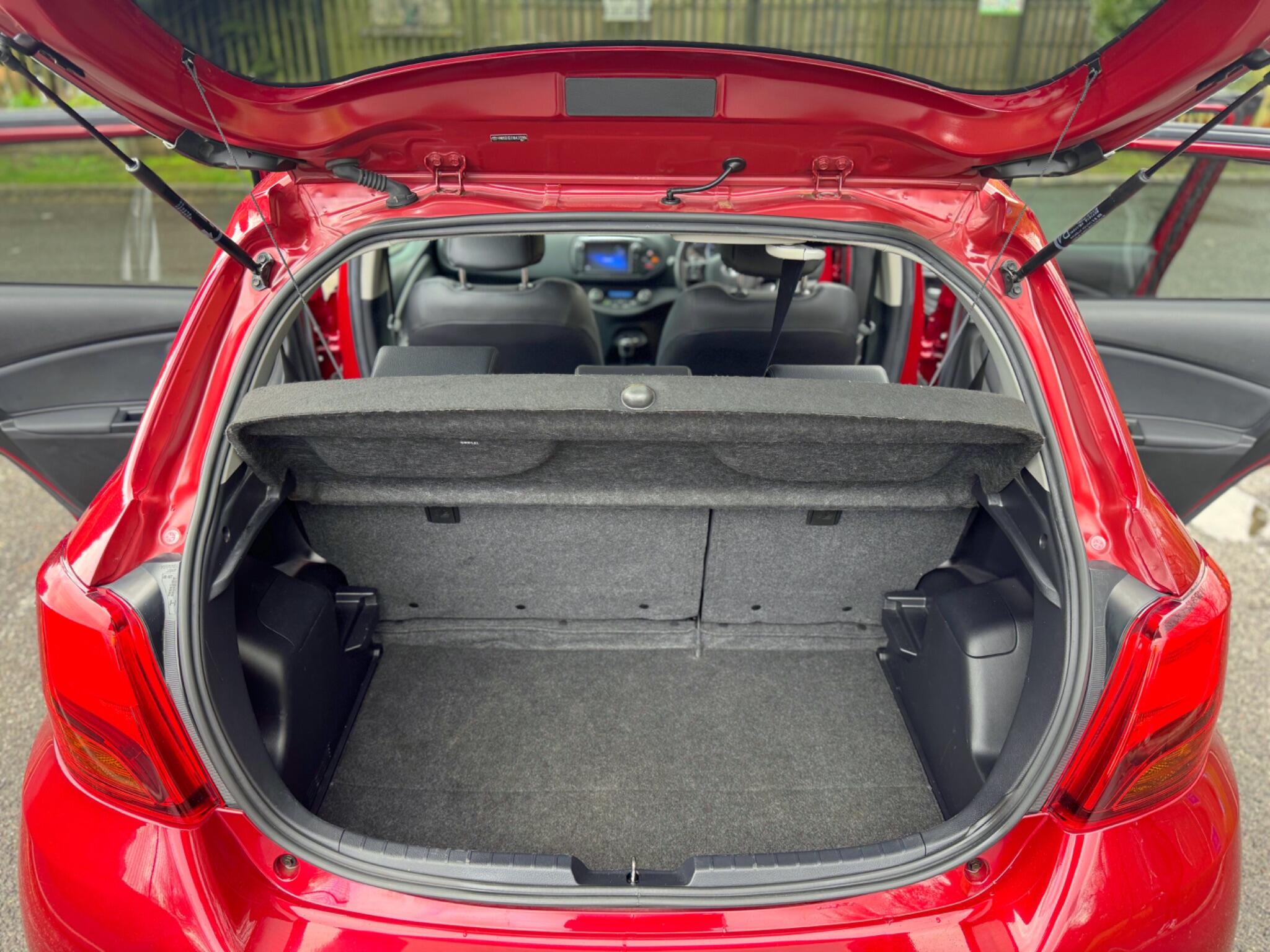 2017 Toyota Yaris 1.5 VVT-h Excel E-CVT Euro 6 (s/s) 5dr (15in Alloy) image 42