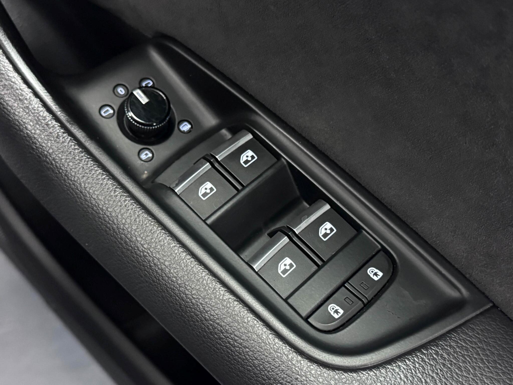 Audi Q8 view 16