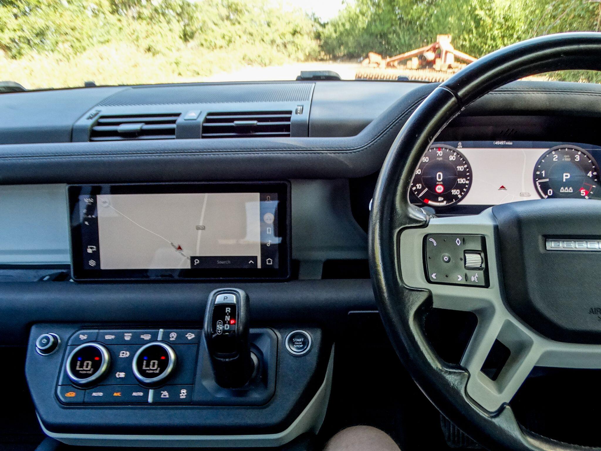 Land Rover Defender 90 view 8