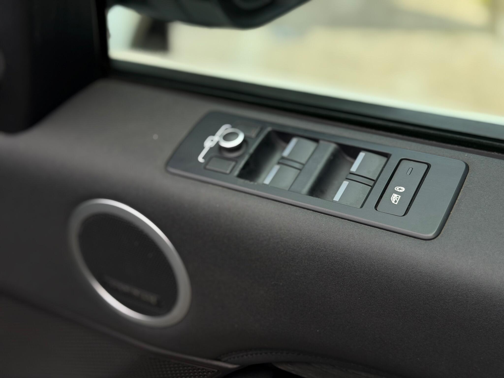 Land Rover Discovery view 27