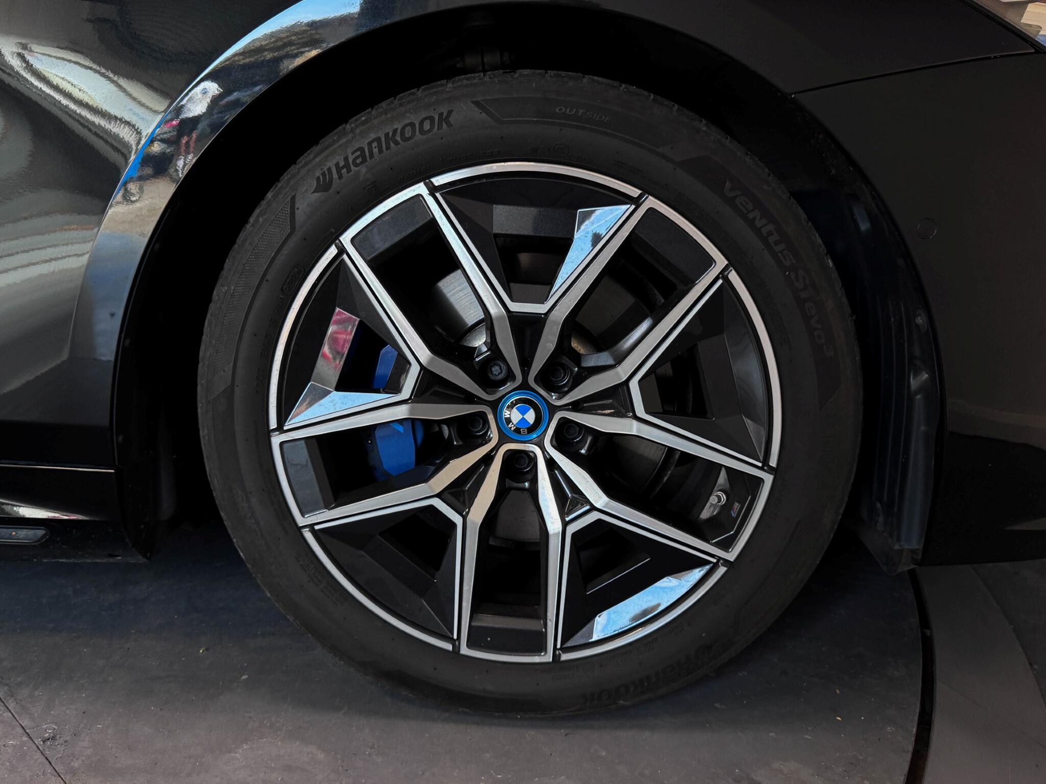 BMW 5 Series view 68