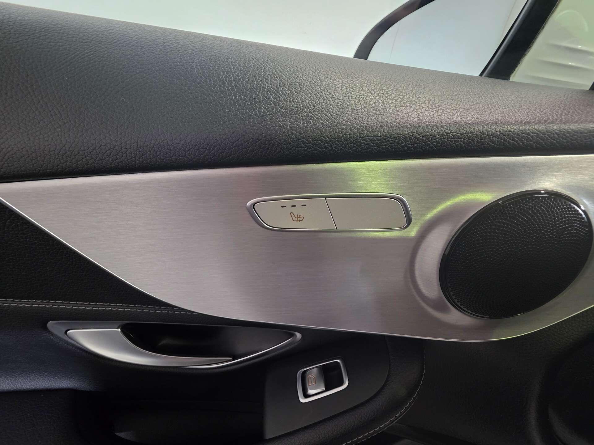 Mercedes-Benz C-Class view 41