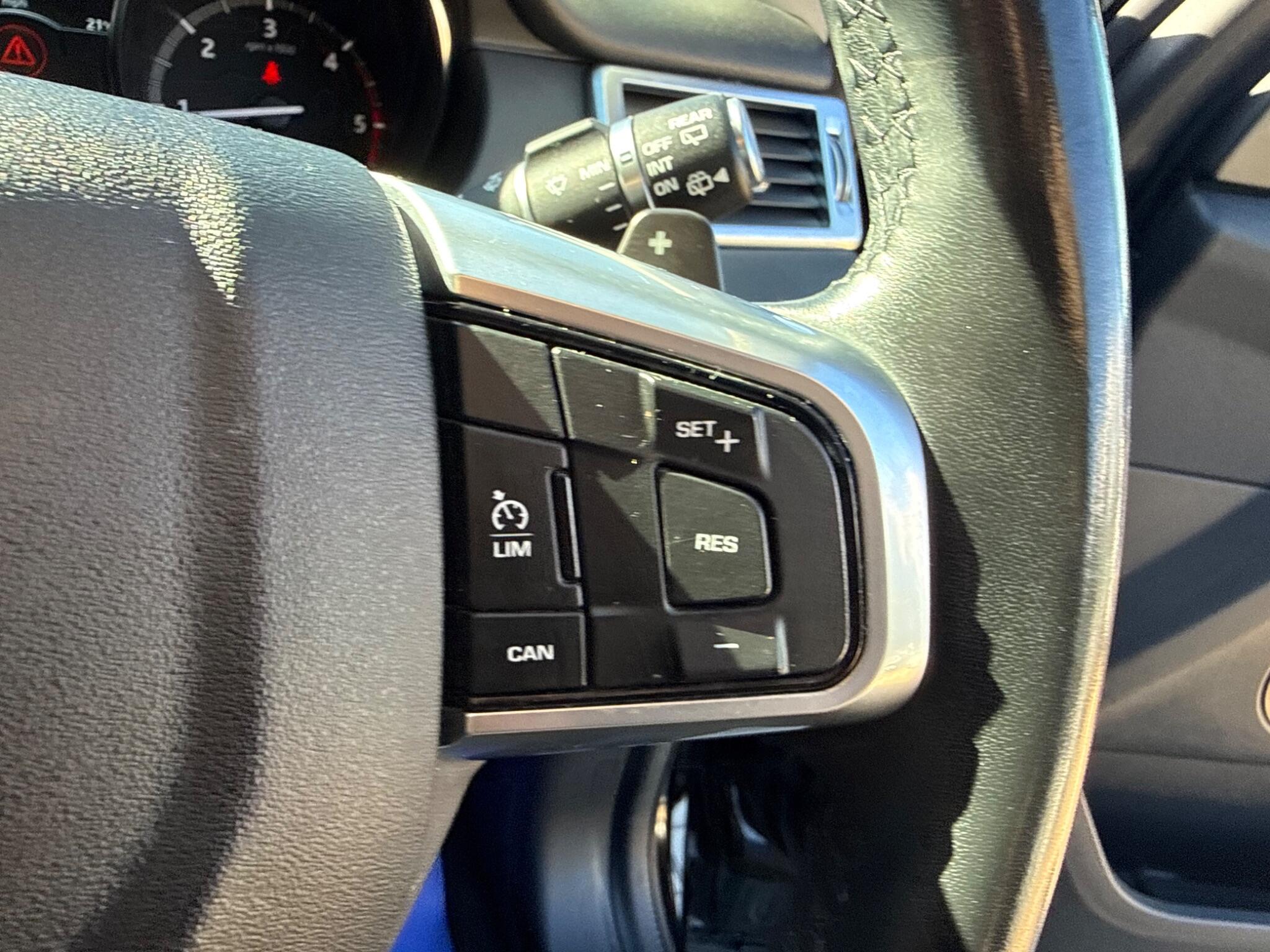 Land Rover Discovery Sport view 30