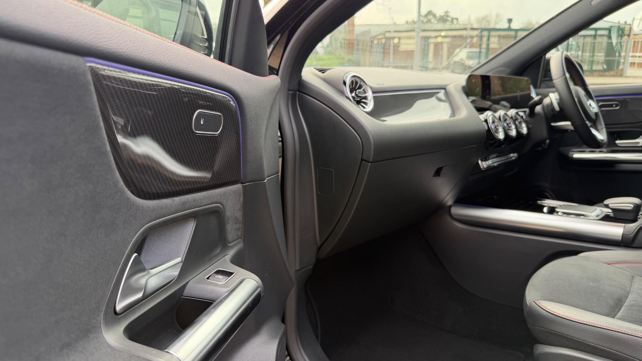Mercedes-Benz Gla view 29