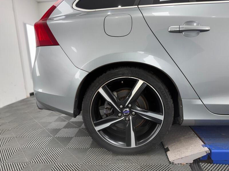 2014 Volvo V60 3.0 T6 R-Design Lux Nav Estate 5dr Petrol Geartronic AWD Euro 5 (304 ps) • 36,500 miles image 9