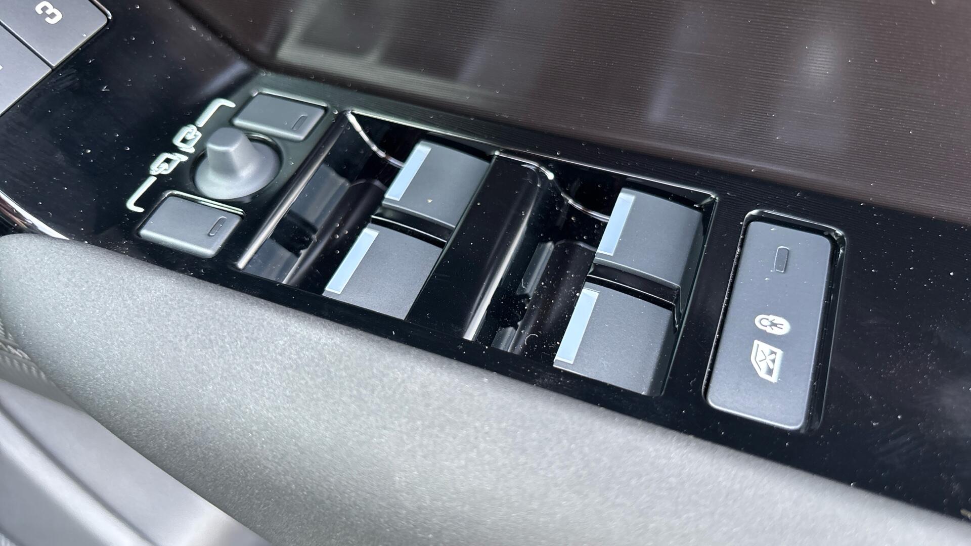 Land Rover Range Rover Velar view 49