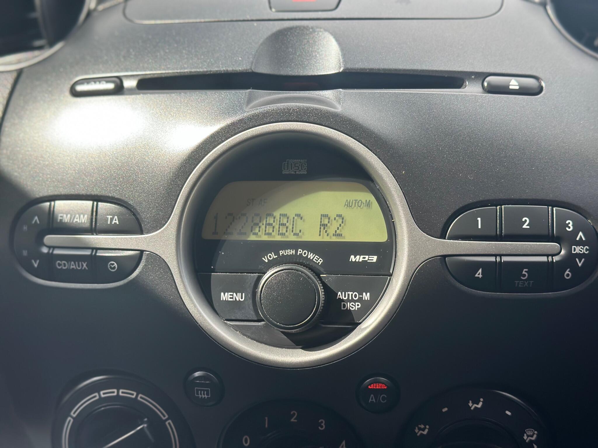 Mazda Mazda2 view 35