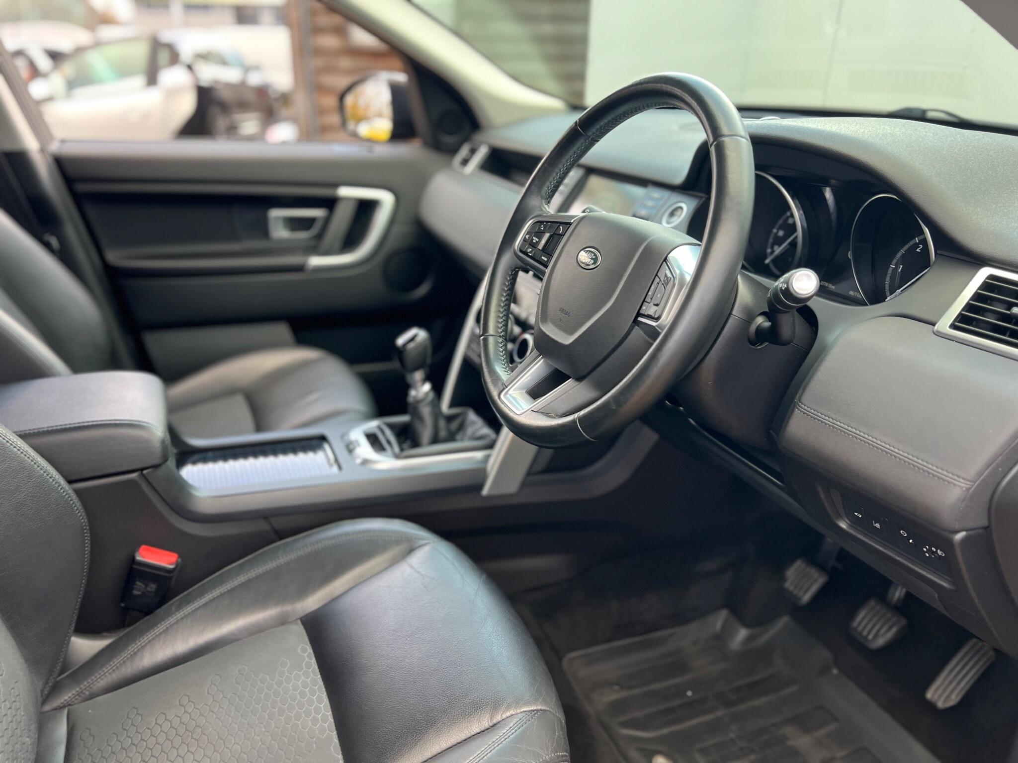 Land Rover Discovery Sport view 16