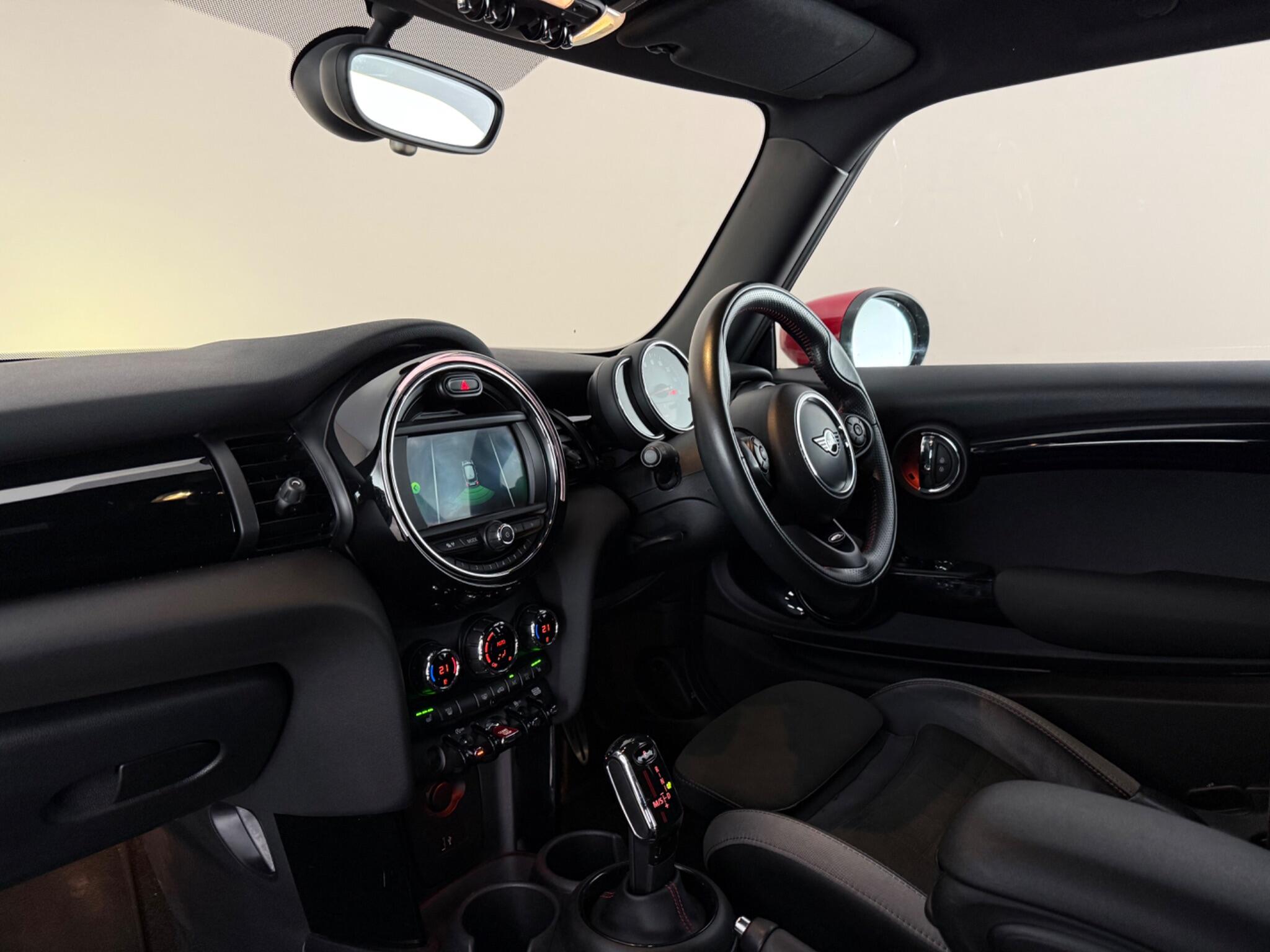 Mini Hatch view 4