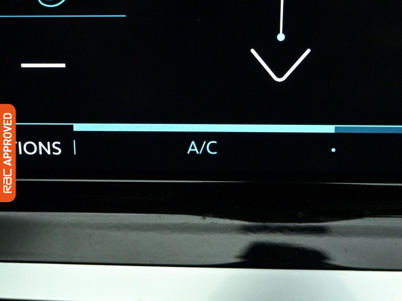 Peugeot e-2008 view 16