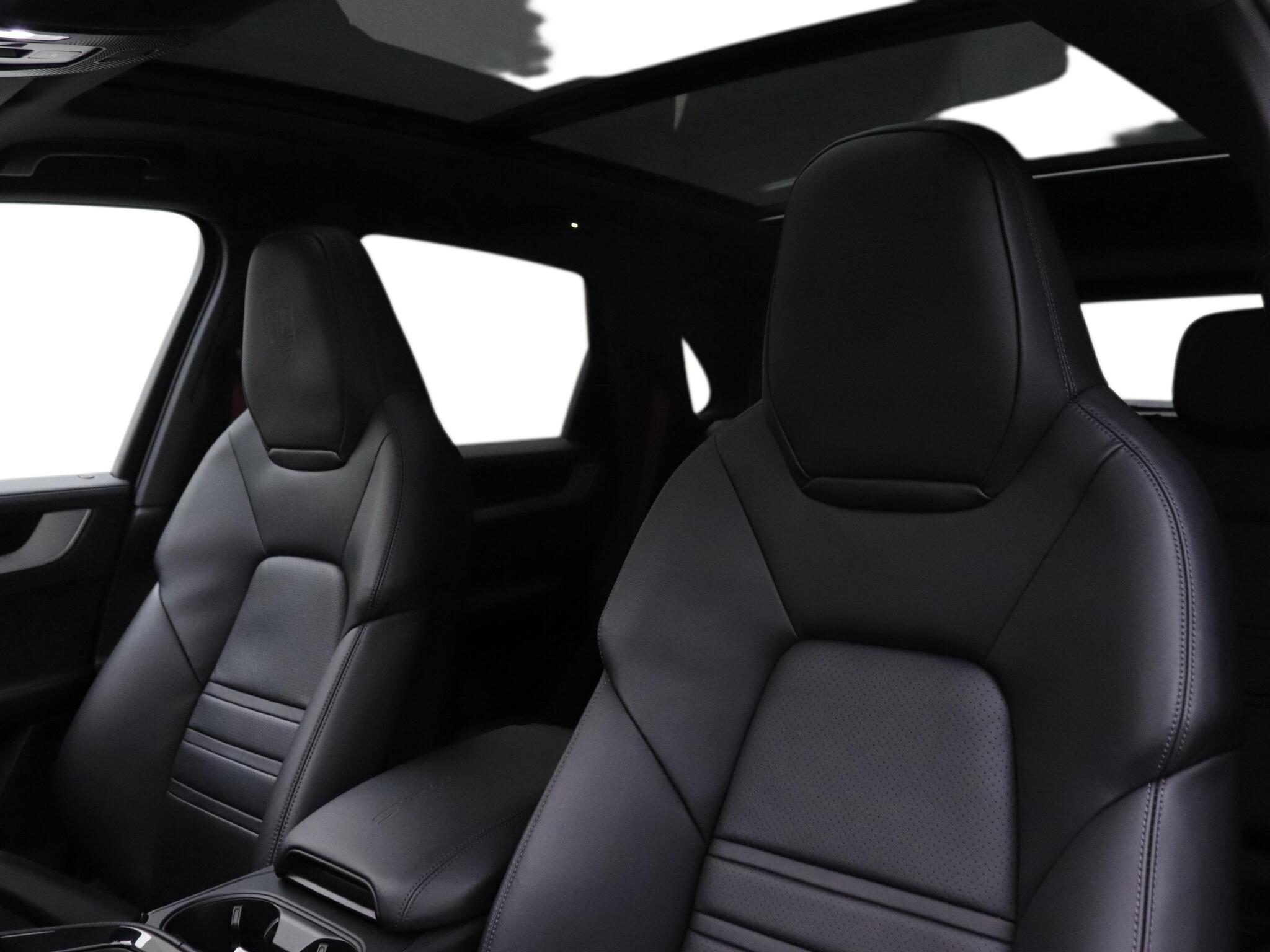 Porsche Cayenne view 14