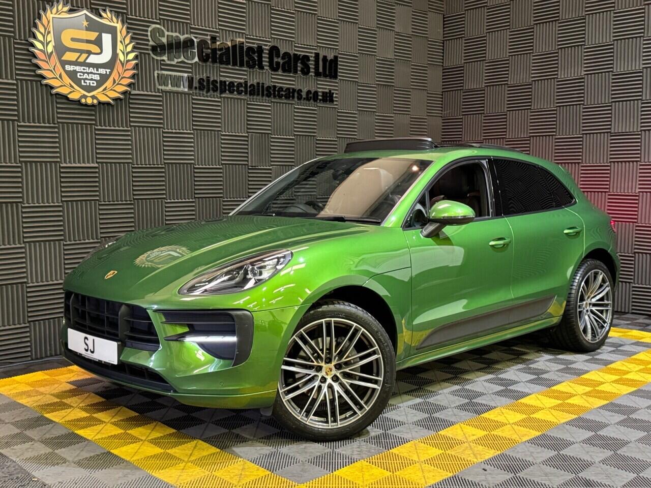 Porsche Macan view 28