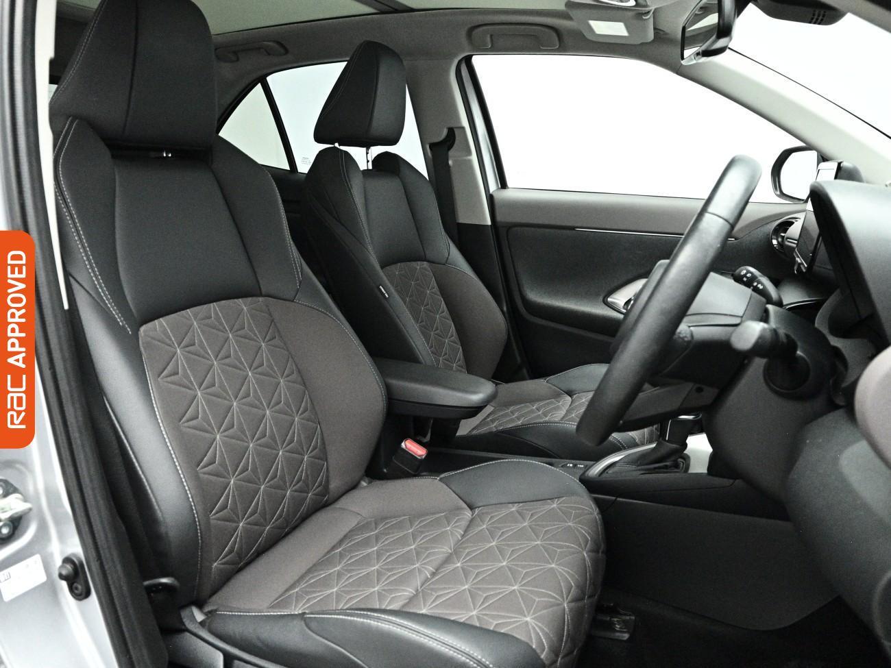 Toyota Yaris Cross view 12