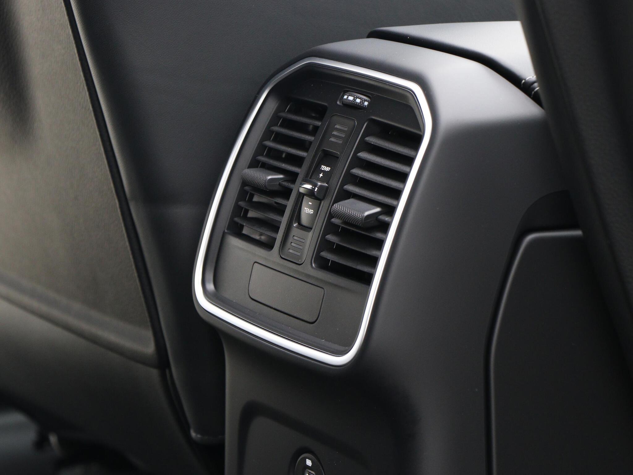 Porsche Macan view 27