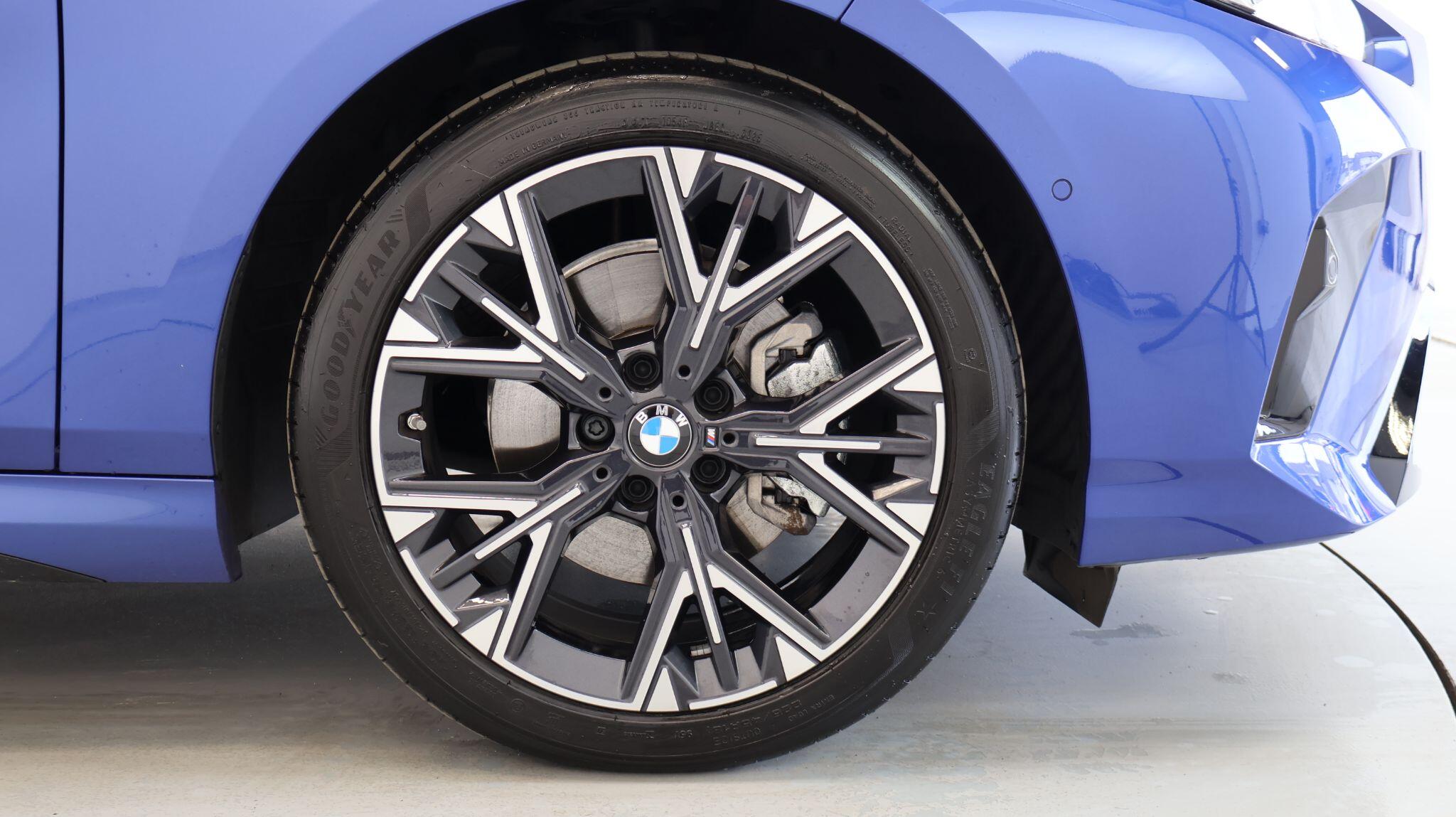 BMW 1 Series view 12