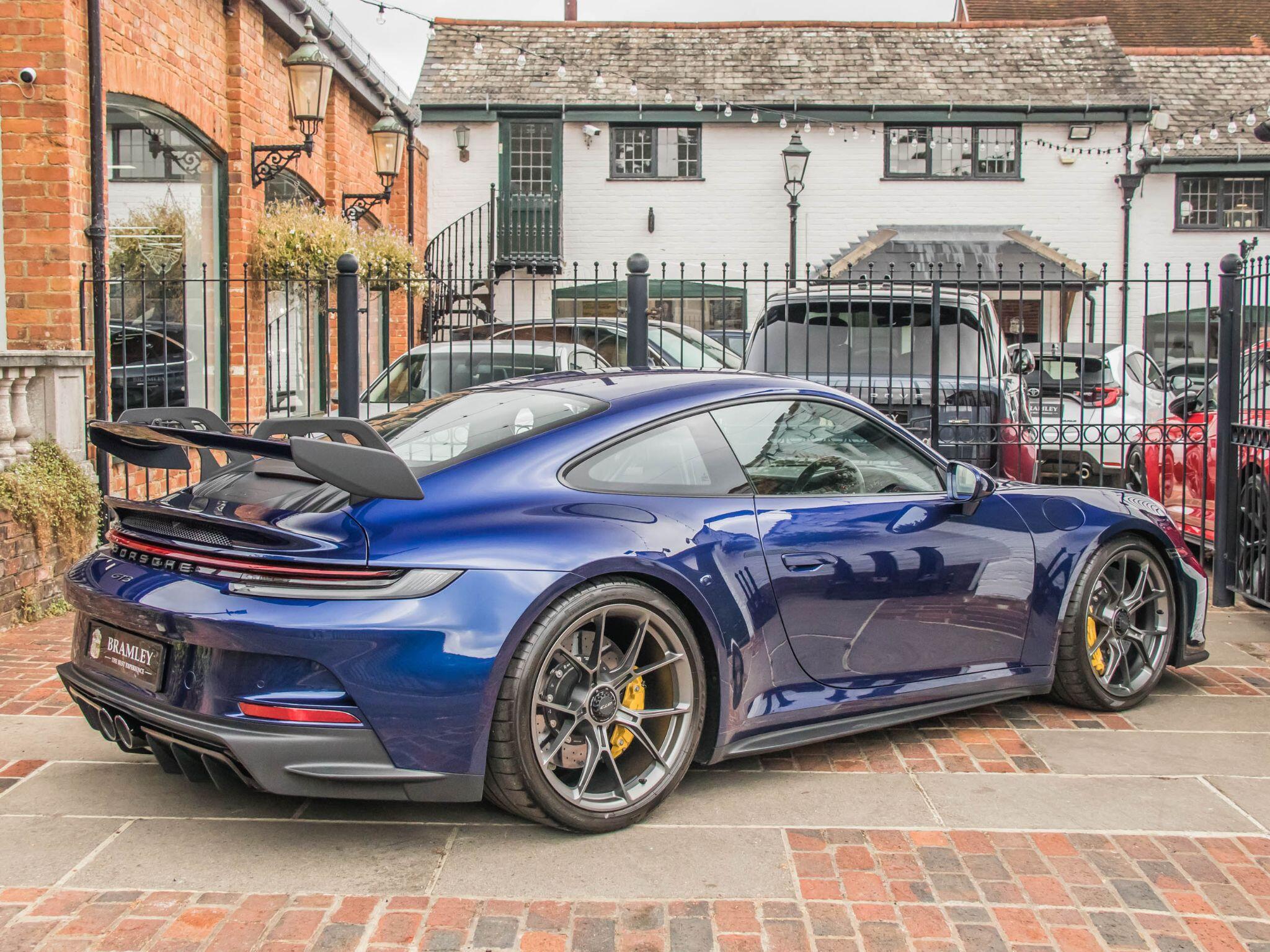 Porsche 911 view 10