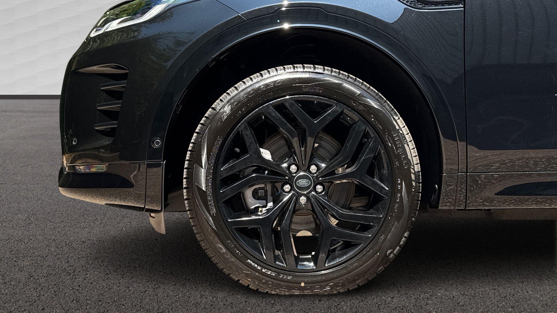 Land Rover Discovery Sport view 6