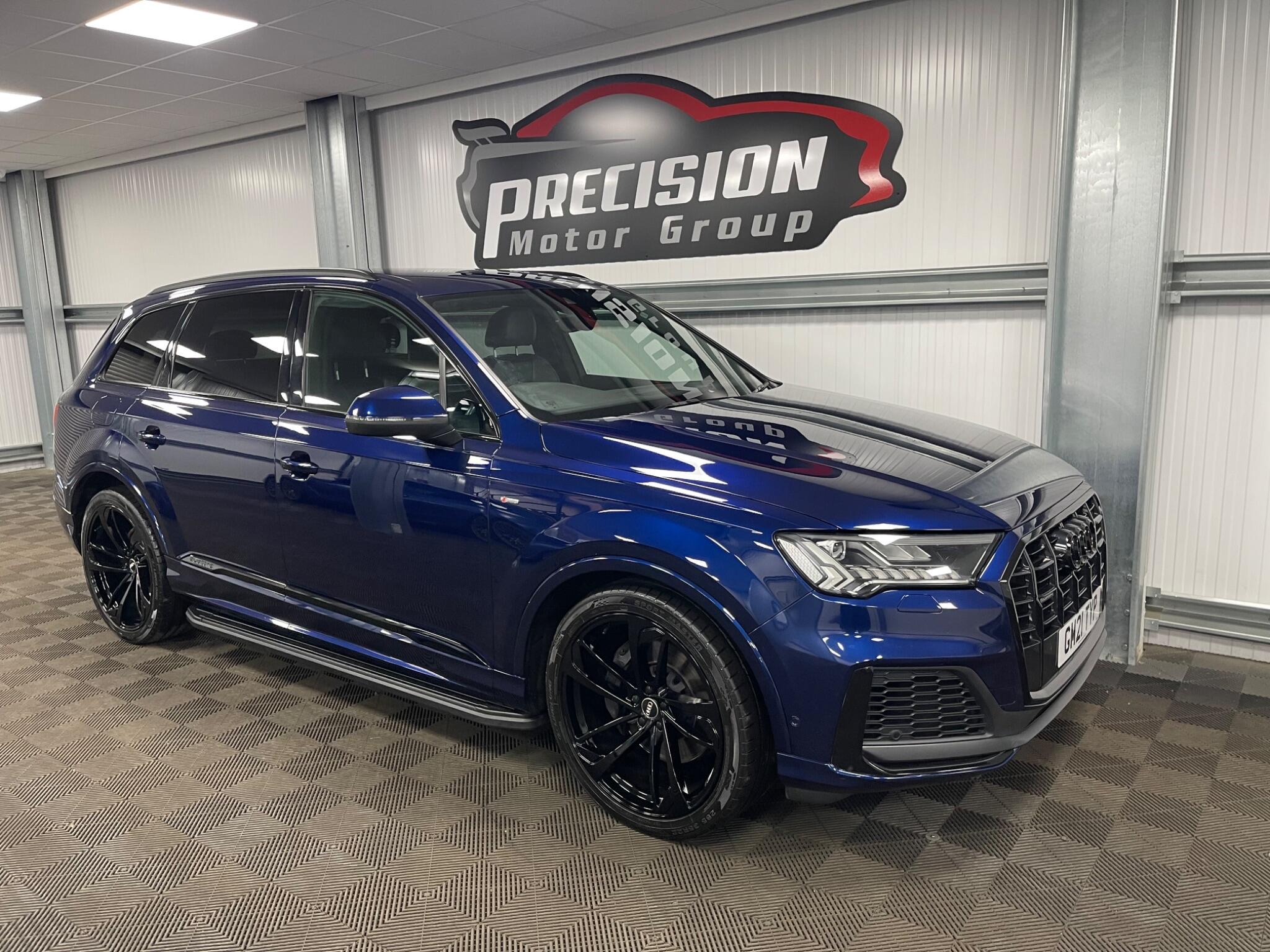 Audi Q7 view 4