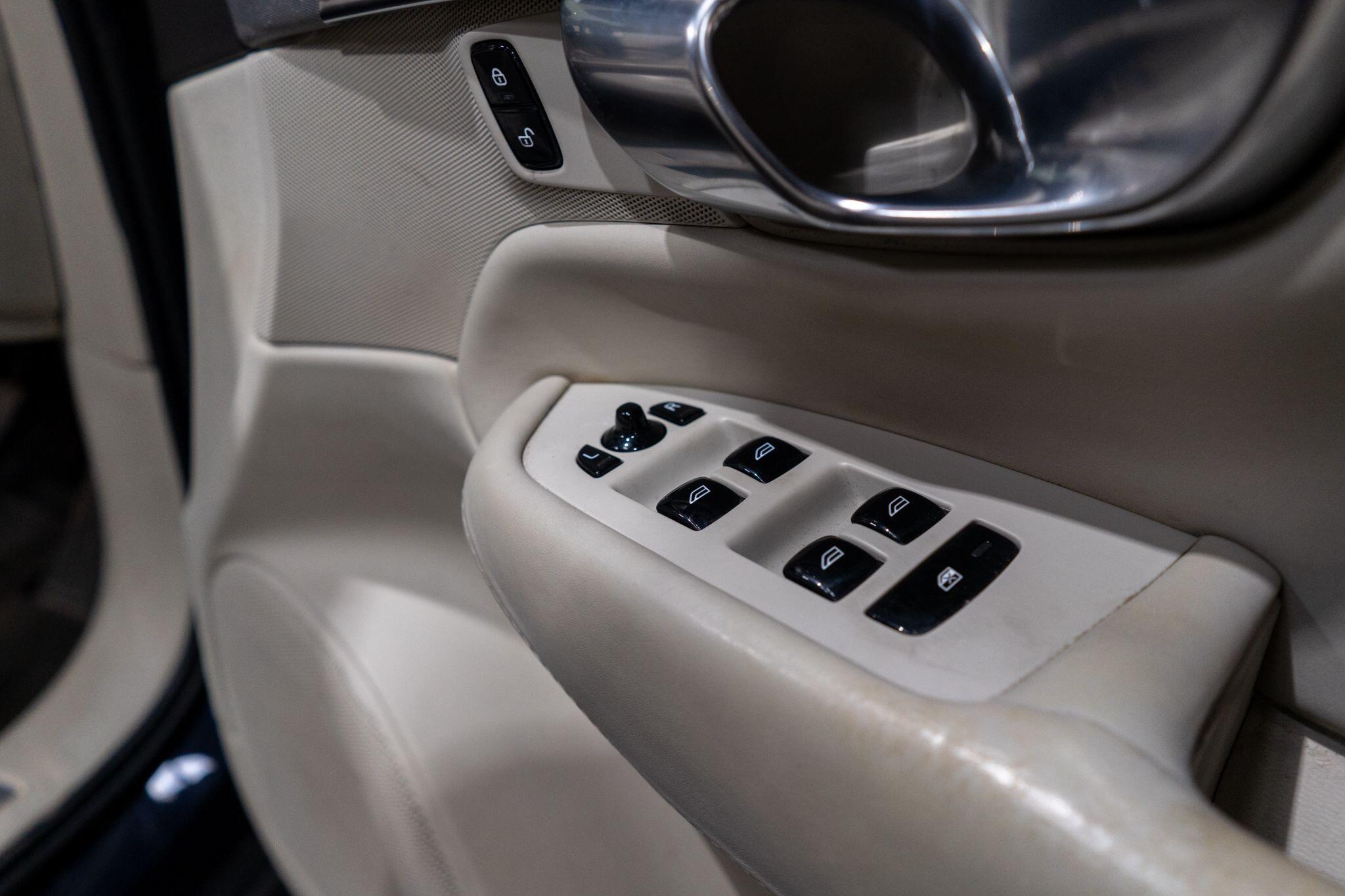 Volvo XC90 view 24