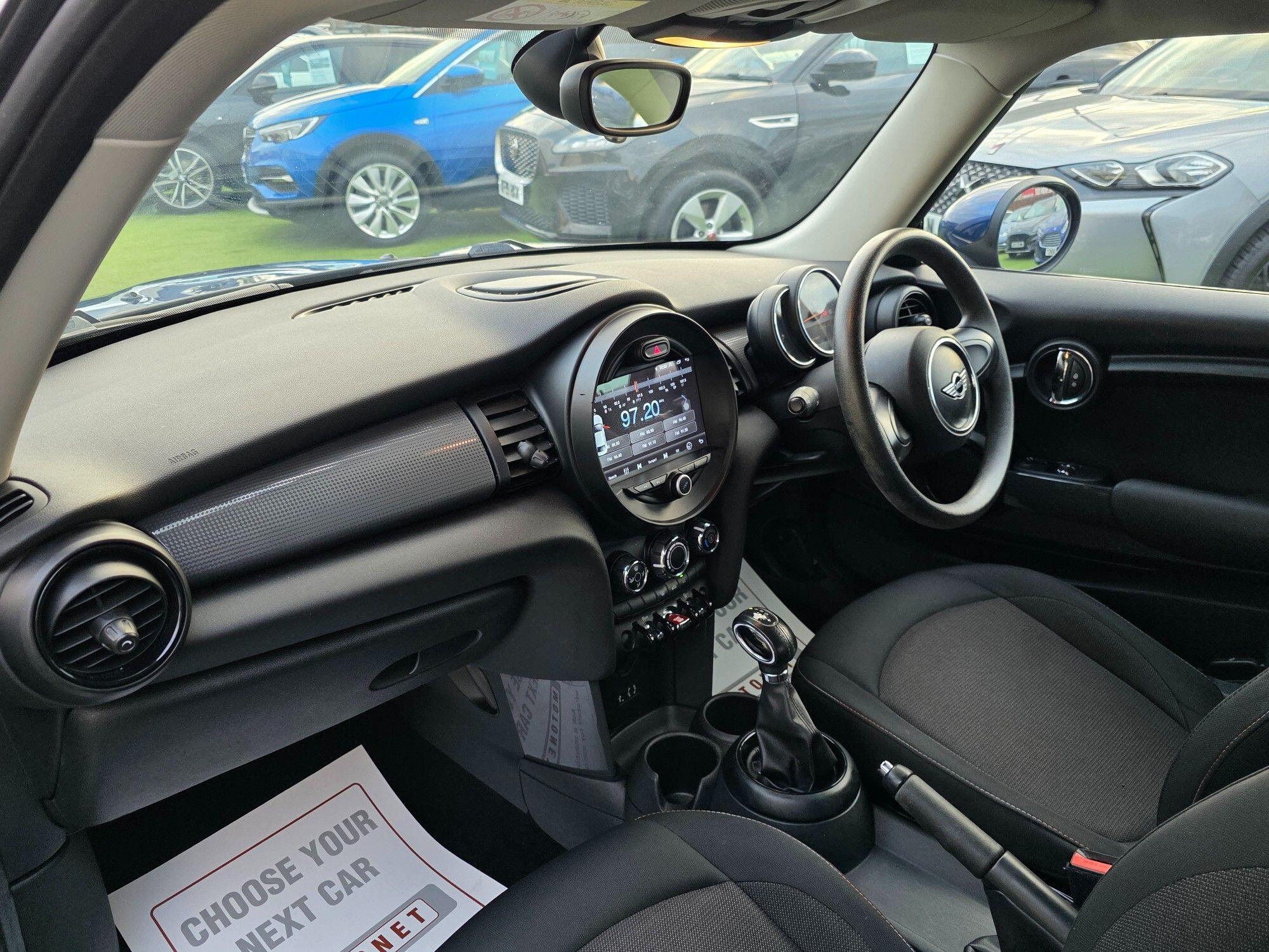 Mini Hatch view 16