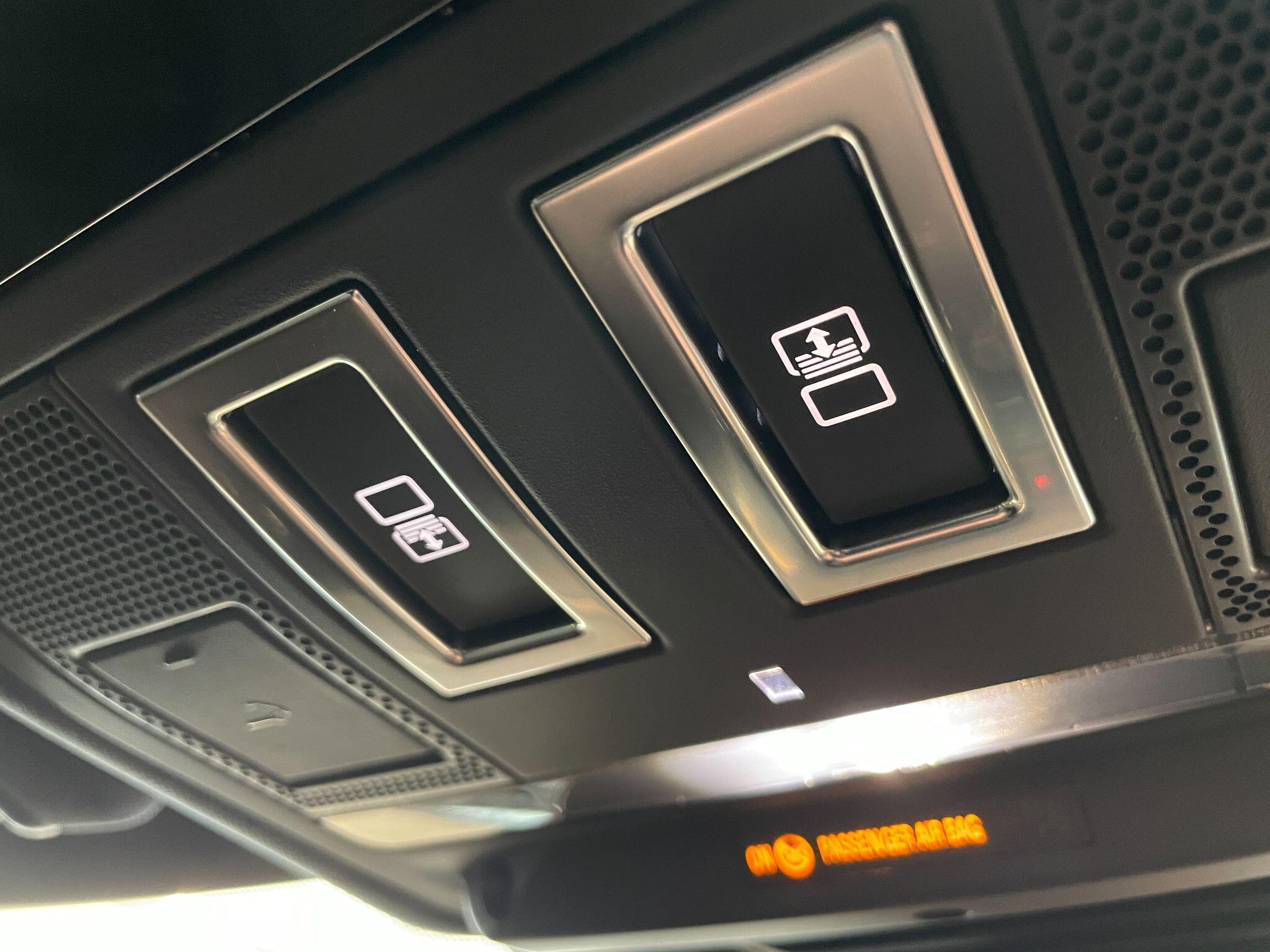 Land Rover Discovery view 13