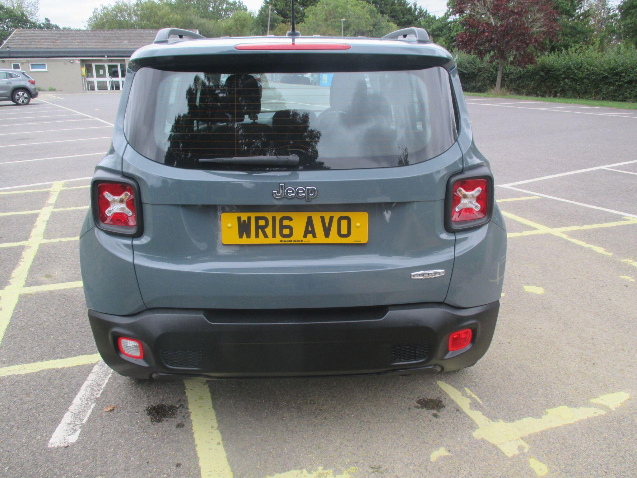 Jeep Renegade view 17